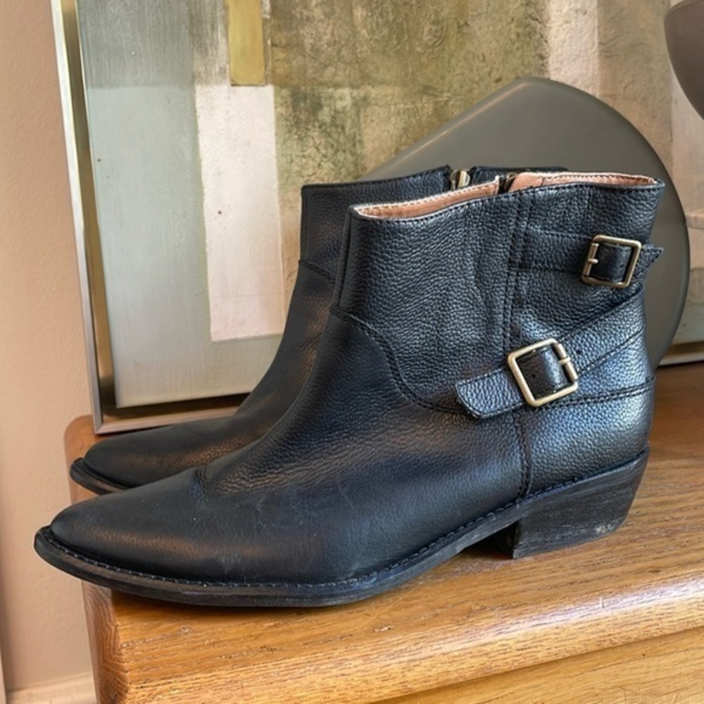 🍎 Lucky brand LK- Caelyn black pointed toe double buckle booties